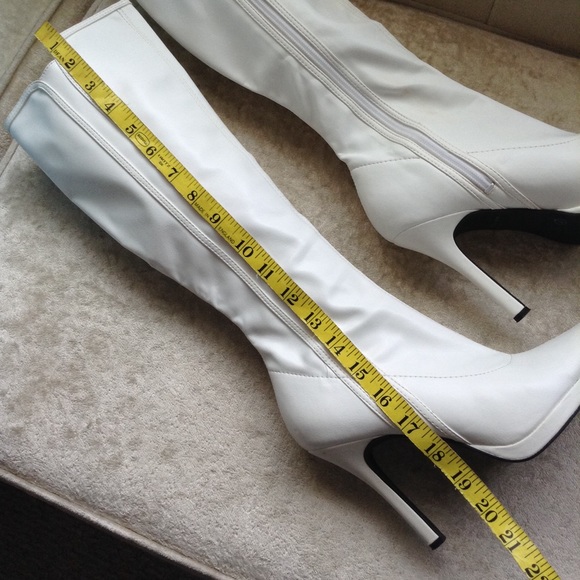 GO GO BOOTS, CARLY WHITE FAUX LEATHER BOOTS 7 M - Picture 3 of 8